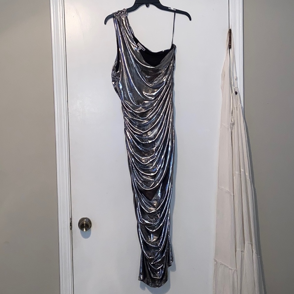 Sz 1x Silver Metallic Ruched Dress